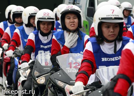 Женский мотобат в Таиланде