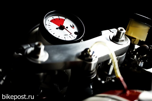 Мотоцикла Yamaha SR500 Cafe Racer